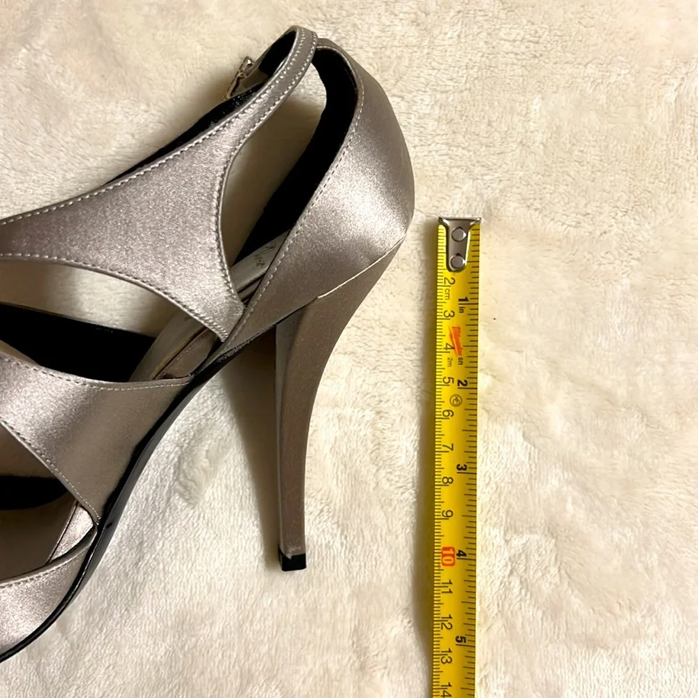 Roger Vivier. Satin Women's Silver Strappy Heels. Size 39/8 Made in Italy
